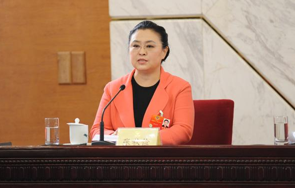 美国机场安检去年截获了创纪录数量的携带枪支的乘客，平均每天9支